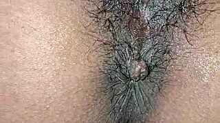 omg, this hairy desi indian bhabhi shoves a dildo deep!