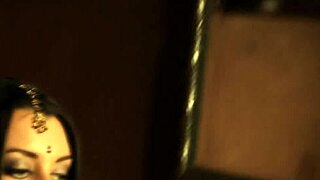 Stunning Indian beauty seduces with erotic dance