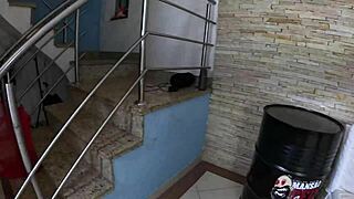 sufocamento com a bunda e palmadas no rabo do macho