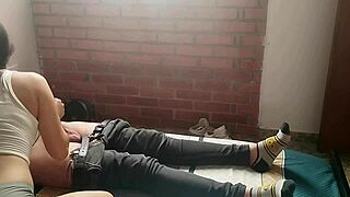 Jovencita Cachonda Me Masturba Y Me Saca La Leche Con Su Boca