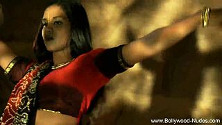 I watch the dreamy indian beauty seduce me with her striptease