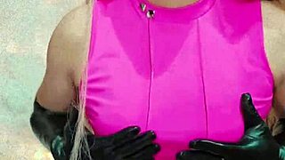 pretty transsexual rosadita y linda in crossdressing adventure