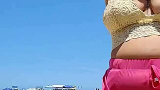 Found a Lover at the Beach, Now I’m Almost Naked to Tease Him