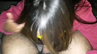 Tomando leitinho quentinho no sofa