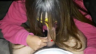 Tomando leitinho quentinho no sofa