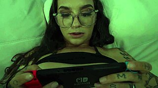 Anal free use gamer girlfriend squirts and gets facial