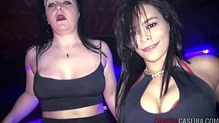 Morenas Gatas Dançando Nuas Na Balada Com Grandes Bundas