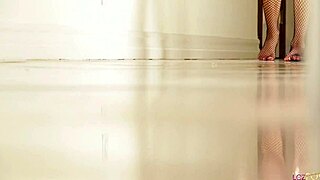 lesbians suck toes in foot fetish fuck