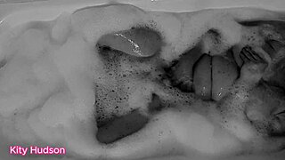 Kity Hudson Plays With Toy In Bath