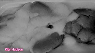 Kity Hudson Plays With Toy In Bath