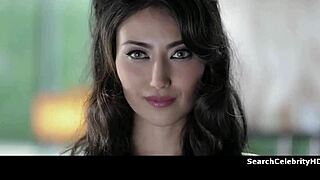 What’s hiding under Chasty Ballesteros’ sexy look in Hot Bot 2016?