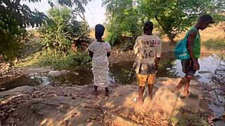 Arab muslim girl hooks up for car sex with black cock in Marseille.