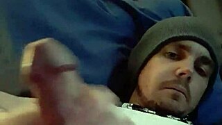 solo masturbation tease with rookie levi lust, just chilling and pleasuring herself