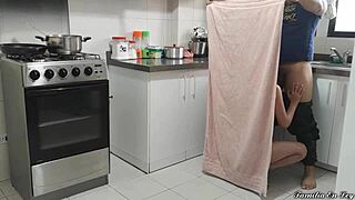 Que Rica la Mejor Amiga de mi Novia en Nuestra Casa, Bent Over