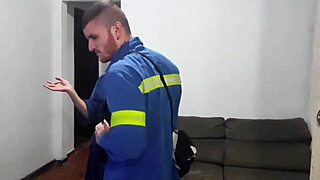 eletricista safado come a casada depois de terminar servico with monster cock face fucking