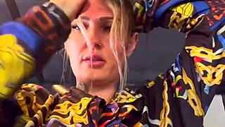 Treinando Na Academia De Frente Da Praia De Copacabana S� De Biqu�ni Fil Delta Transparente Com A Minha Amiga Os Maronba N�o Parava De Olha Pra Nossa Bucetinha Rachada No Meio Ficamos Excitadas