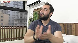 Look at this cute tattooed girl full of desire in her pussy, passing by here