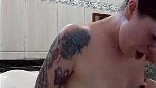 teasing sex in the bathtub with creampie