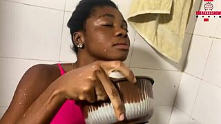 Ebony Beauty with Small Waist Enjoys Wet Homemade Sex
