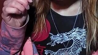 Bonneyuwu enjoys lollipops in a pretty blonde teen solo