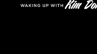 who is this cute babe reaching wild orgasm in the scene?