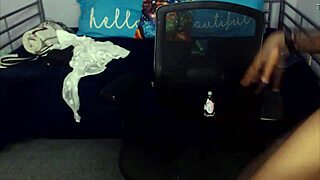 Sexy ebony nympho yogodezzz with long nails and twerking booty