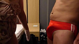 ピチピチのブルマの上から勃起したちんぽを叩いて喜ぶs女！