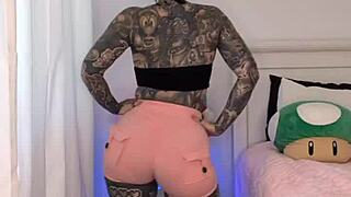 Melody Radford tries on gym tights in a haul.