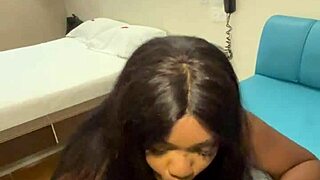 Colombiana Orders Delivery and Pays With Hot Sex