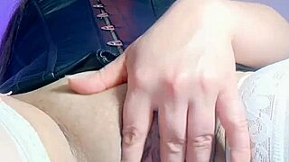 La dueña del bar imita a la mucama y hace un video masturbandose para mostrar a sus clientes 1 full on xred sheer