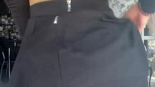 Fit Ellie Leen reaches intense orgasm through masturbation