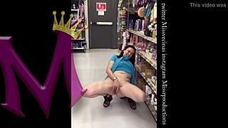 Hermosa blanquita culona enjoys outdoor public moments