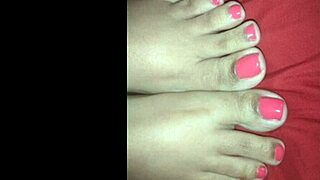 Feet fetish - sexy toes and legs 😘