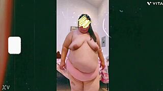 Mature cougar dances topless with saggy tits on cam