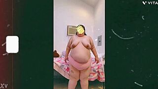 Mature cougar dances topless with saggy tits on cam