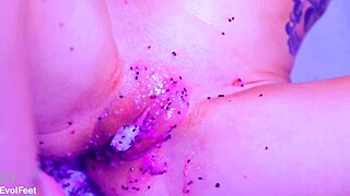 yo, bare toes smashing juicy fruit, so wet!