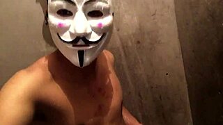 ninfeta gulosa licks big cock in outdoor blowjob