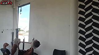 Enquanto eu malho ela quer sexo safada!