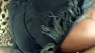 Bota minha calcinha de lado e faz bem puto