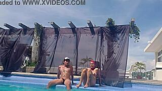 Prima sem traje de banho na alberca mostra latina ass