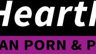 handsome lesbian milf spreads legs for wild pussy licking?