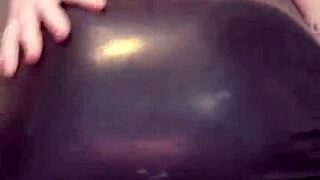 Striptease slut uses vibrator to cum!