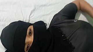 Muslim girl chats about sex with hindu boyfriend