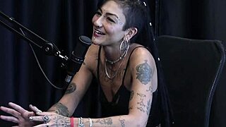 Booty-Shaking Sunny Lane Twerks