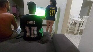 apostou a mulher com amigo, perdeu e ela fez sexo com ele