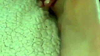 Fodendo com meu pinto de borracha minha amiga