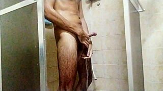 tomando banho e batendo uma bem gostosa no chuveiro