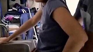 chica linda mexicana amateur cogida mientras lava vajilla