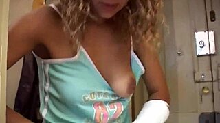 Italian Milf Gives Oral Sex To Man At Home