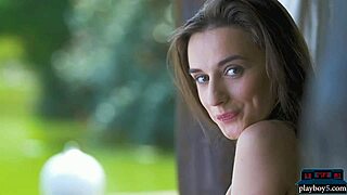 I'm mesmerized by perfect Russian milf Gloria Sol stripping outdoors!